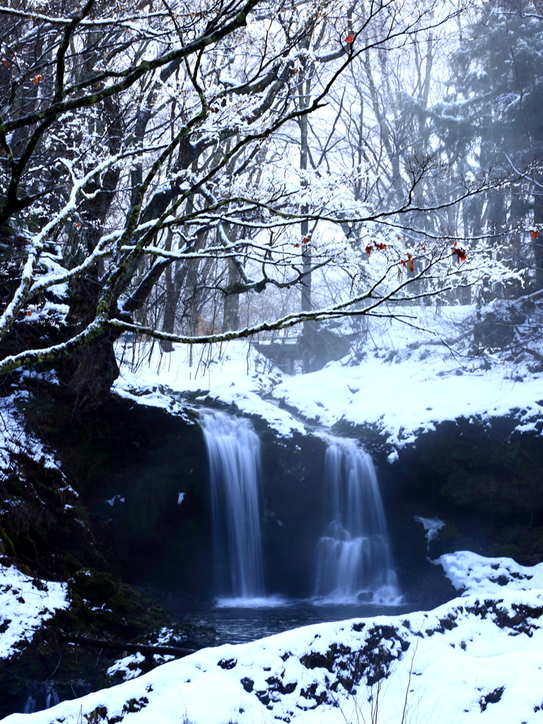 雪の鐘山の滝