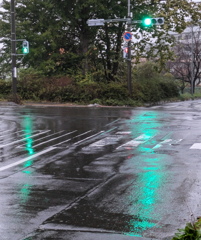 雨の交差点