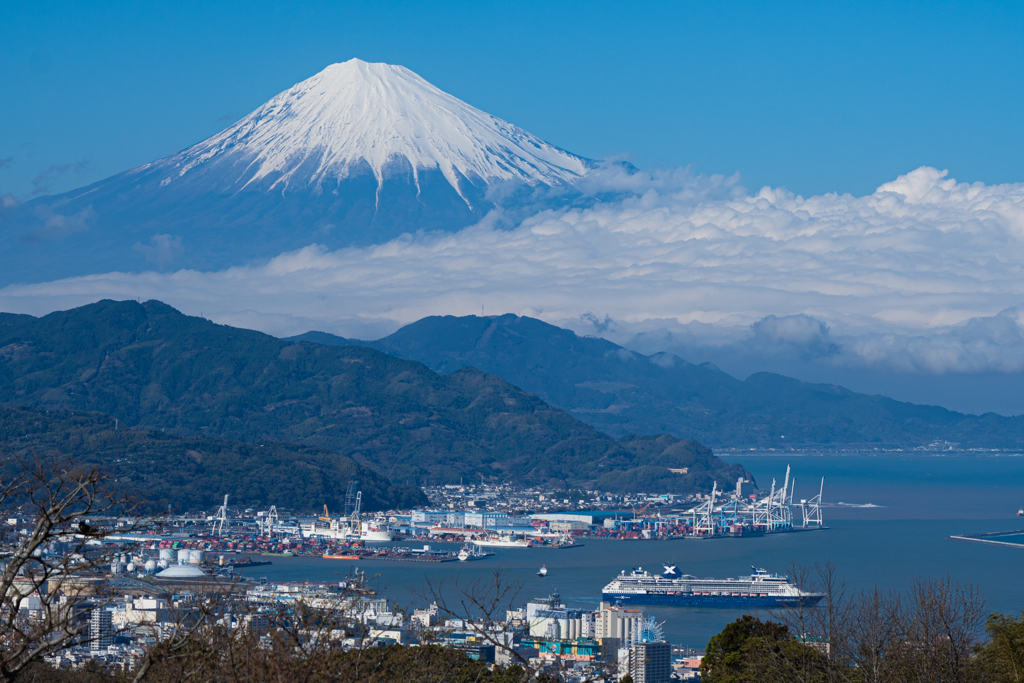 富士山と客船