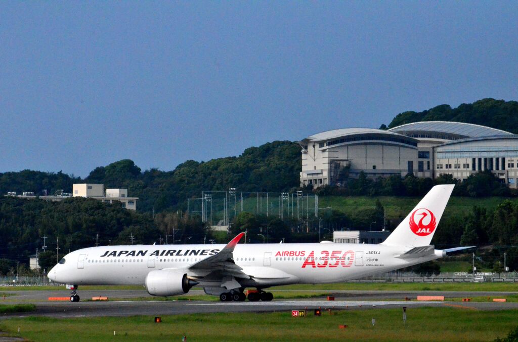 A350 JAL 11