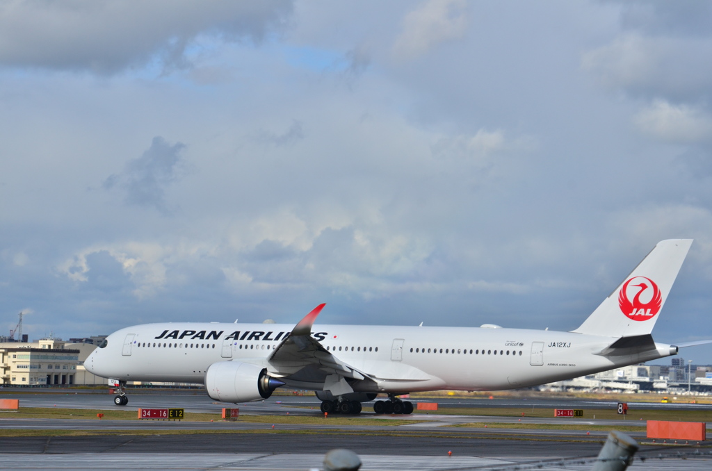 JAL 375