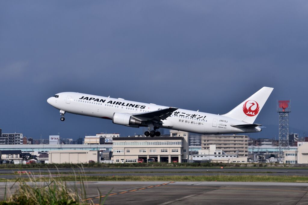 JAL 764