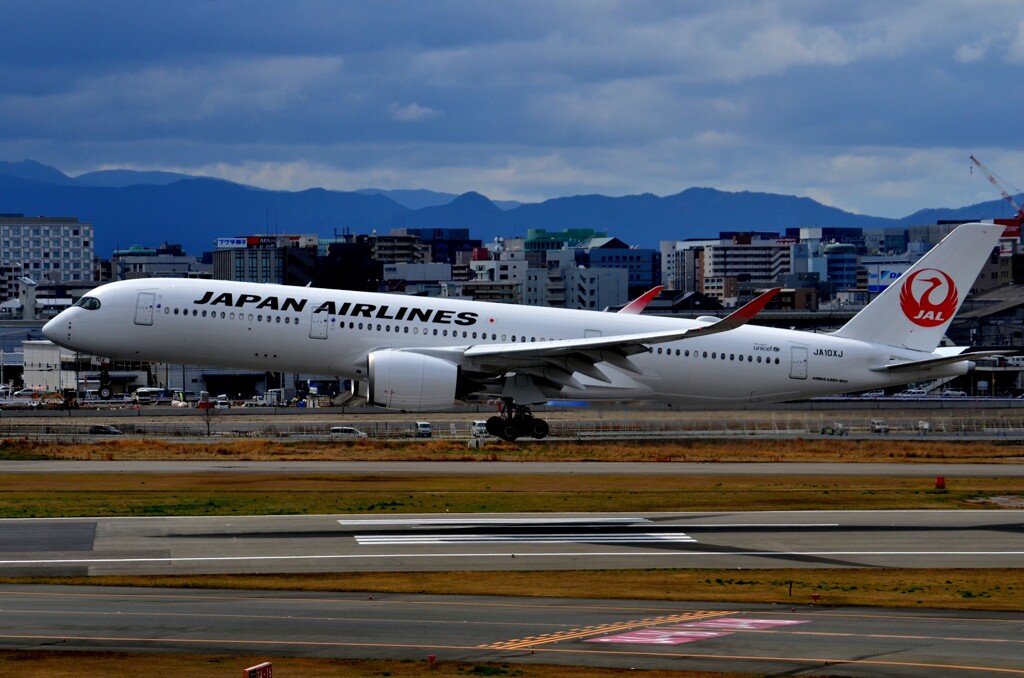 JAL 557