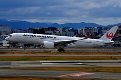 JAL 557