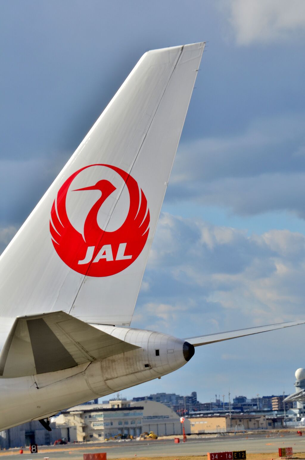 JAL 473