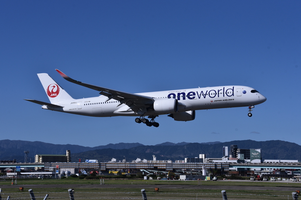 JAL 886