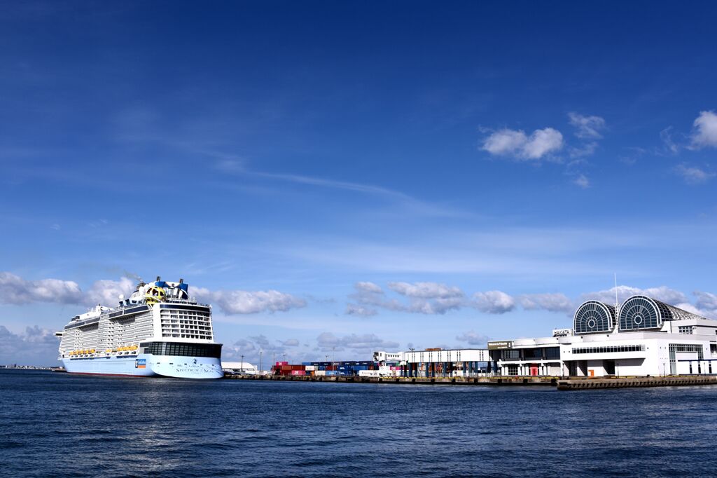 SPECTRUM OF THE SEAS　01