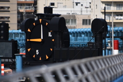 「ヤケのヤンパチ日焼けのナスビ！」その一「大時計」