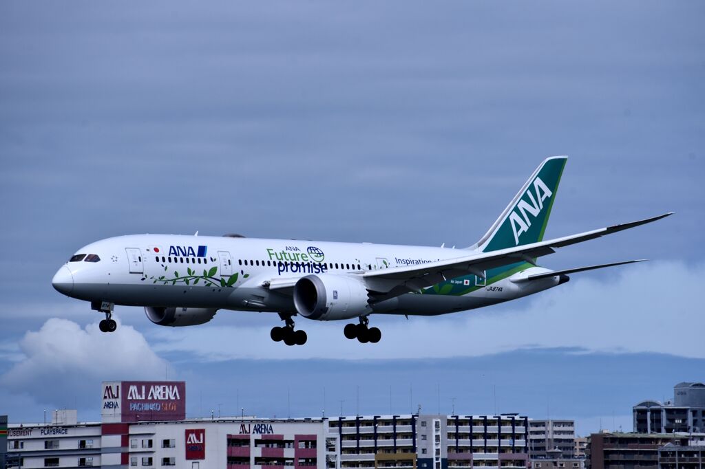 ANA 889
