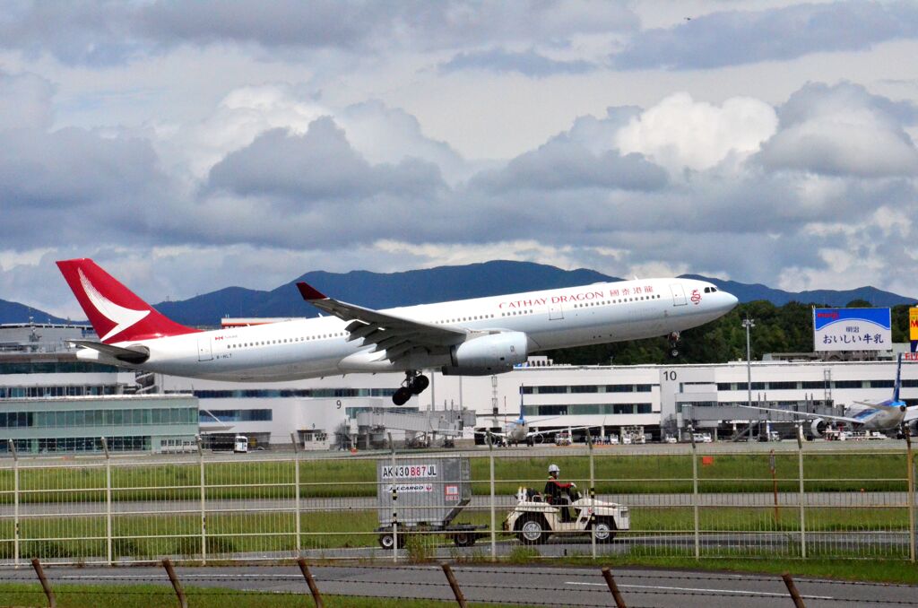 外国機０５ CATHAY DRAGON