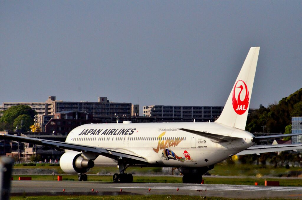 JAL 330  （特別塗装機）