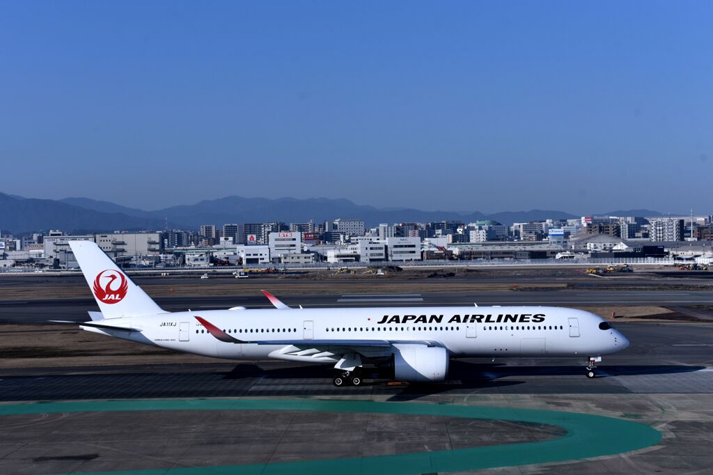 JAL 851