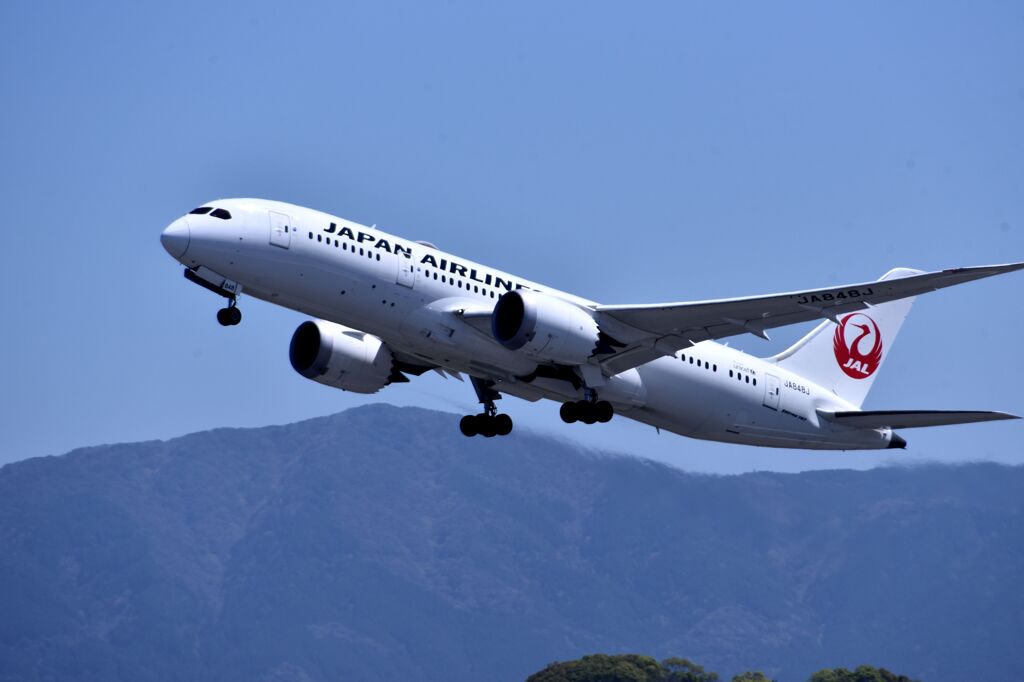 JAL 898