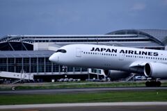 JAL 818