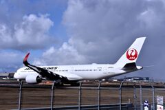 JAL 779