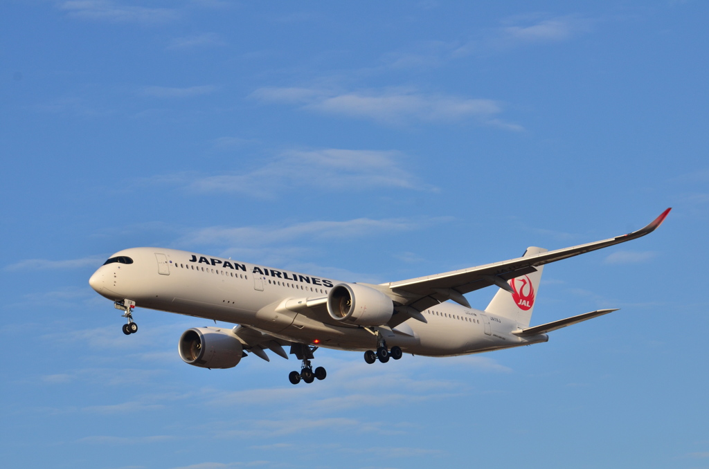 JAL 472