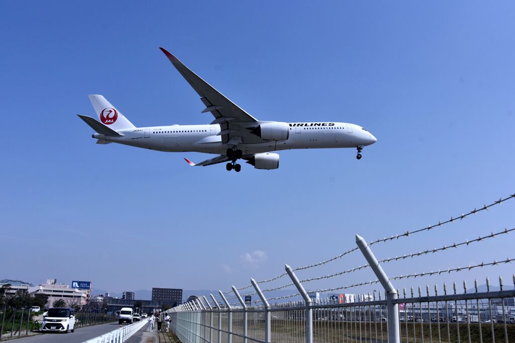 JAL 857