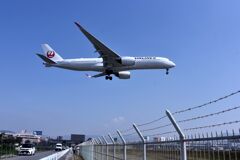 JAL 857