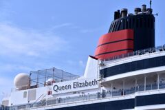 博多港 5   QUEEN ELIZABETH」3