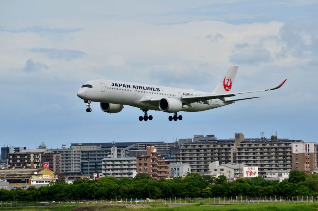 JAL 211
