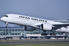 JAL 605
