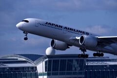 JAL 784