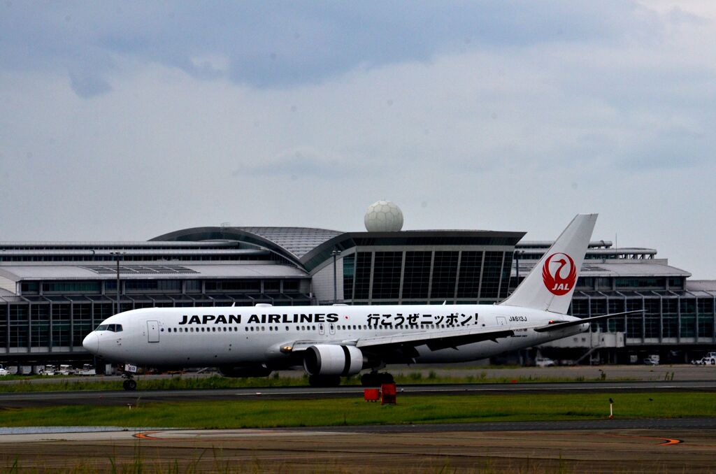 JAL 563