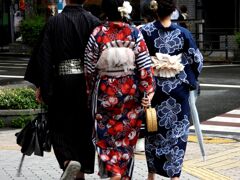 「振り向かないで博多の女」