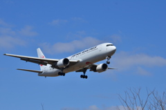 JAL 562
