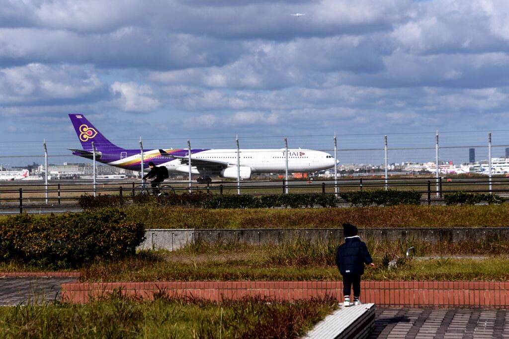 「忘れなければ　いけない人と」（NO 1730）