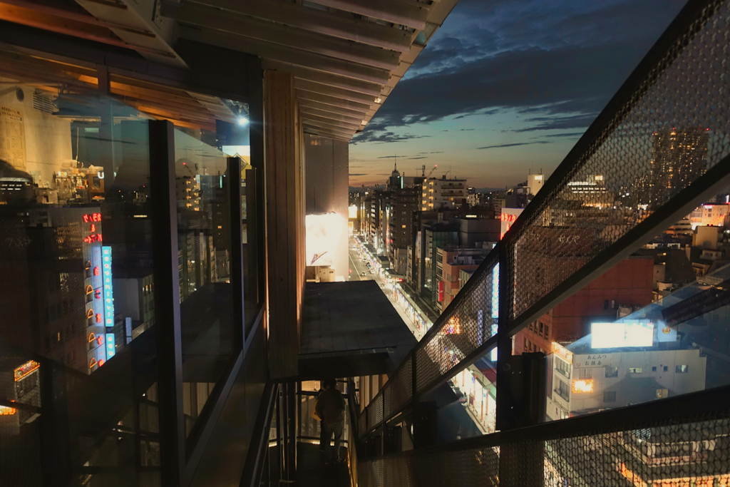 反射する夜の街152
