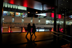 反射する夜の街540