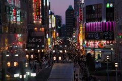 反射する夜の街403