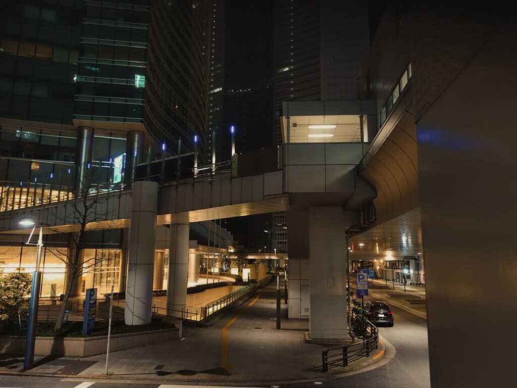 反射する夜の街㉑