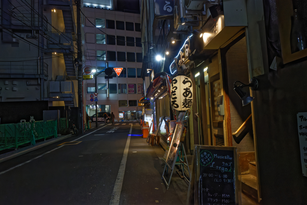 反射する夜の街172