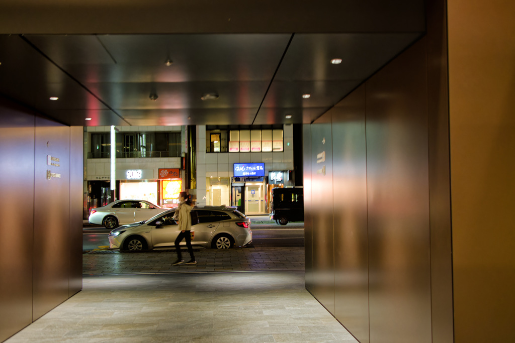 反射する夜の街514