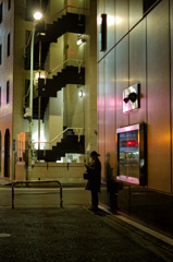 反射する夜の街555