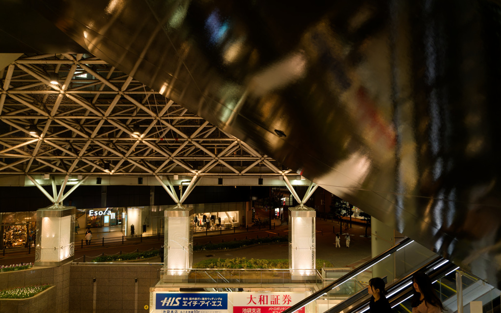 反射する夜の街475