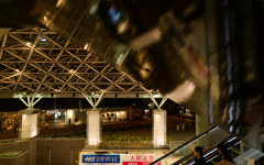 反射する夜の街475