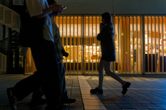 反射する夜の街504