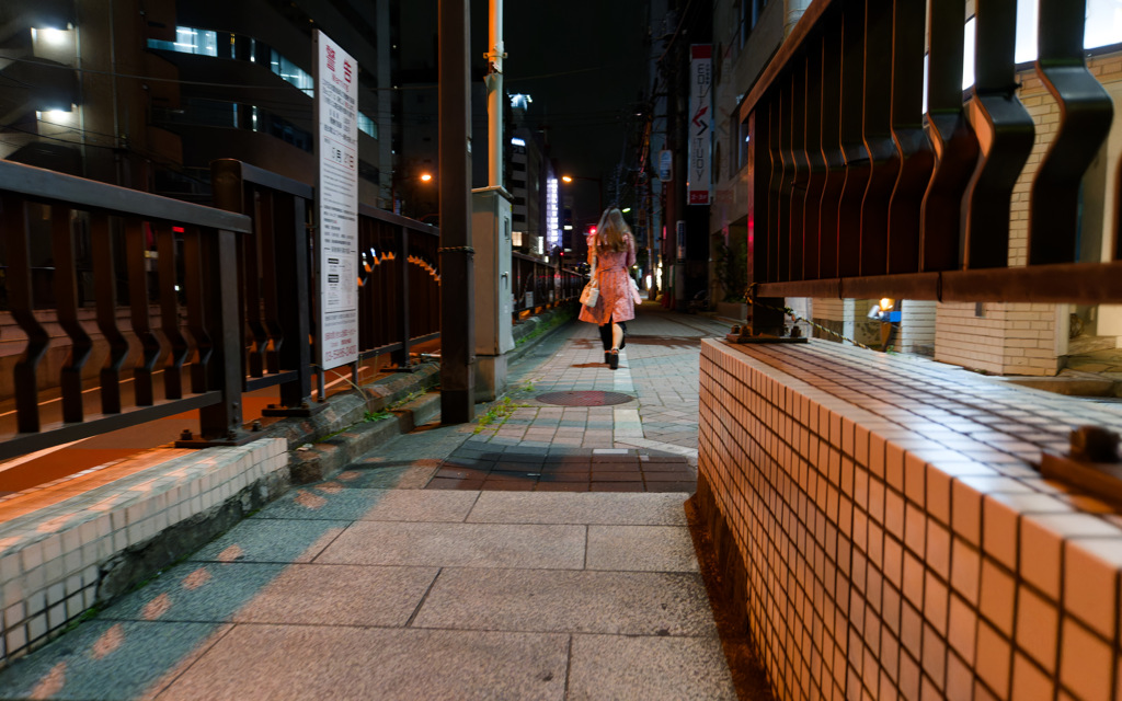 反射する夜の街477