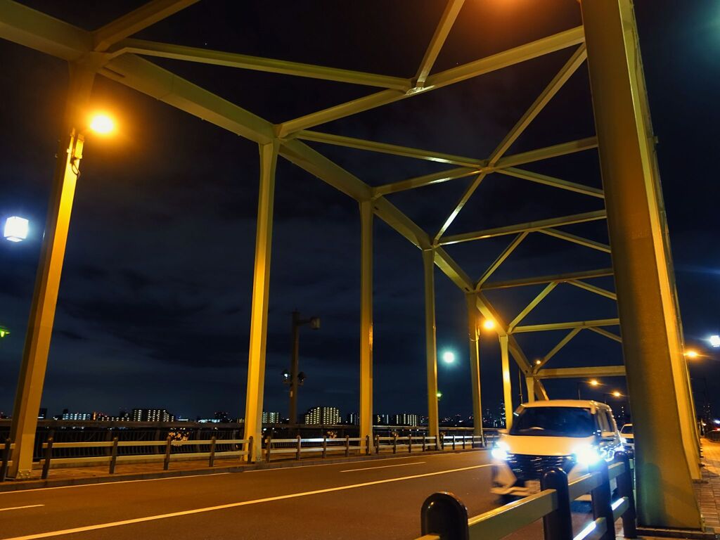 反射する夜の街102