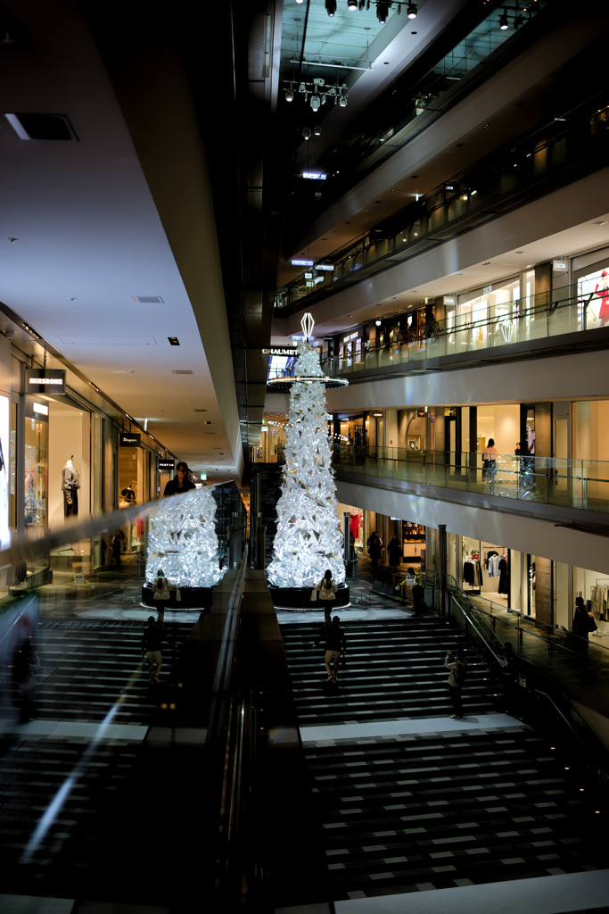 反射する夜の街520