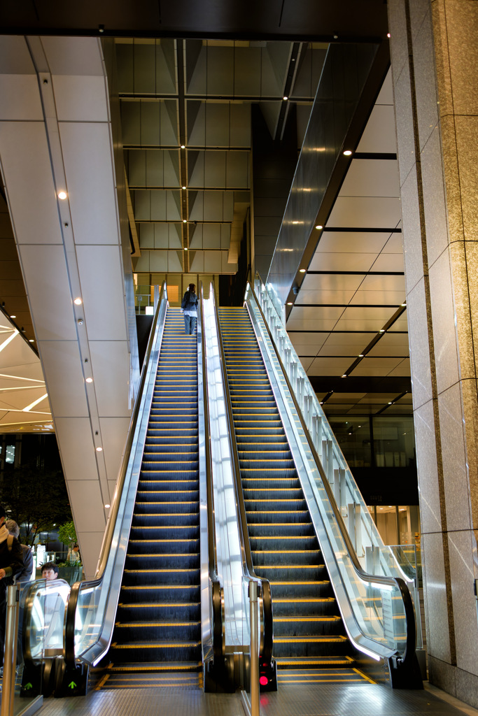 反射する夜の街516