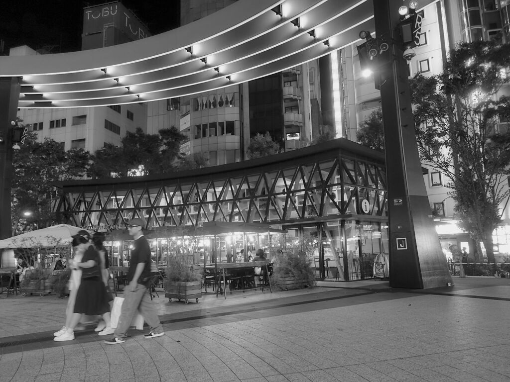 反射する夜の街114
