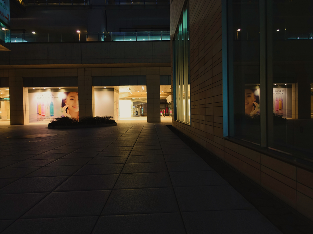 反射する夜の街107