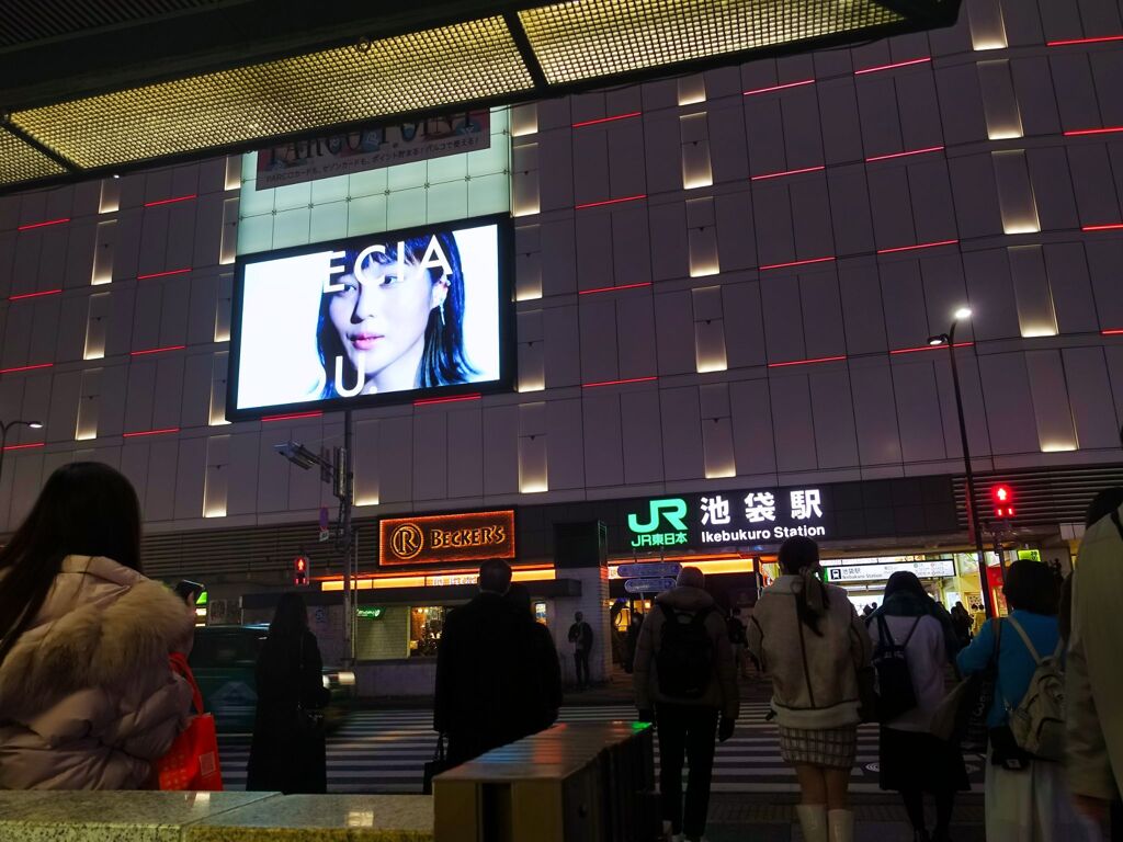 反射する夜の街㉘