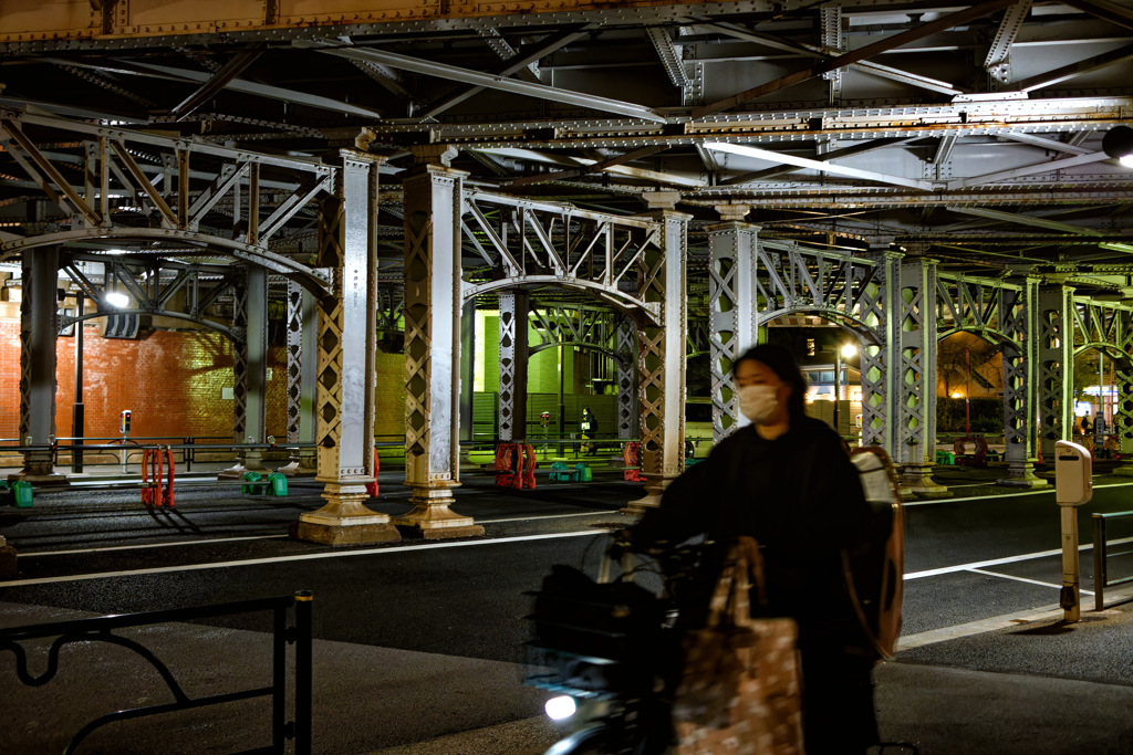 反射する夜の街537