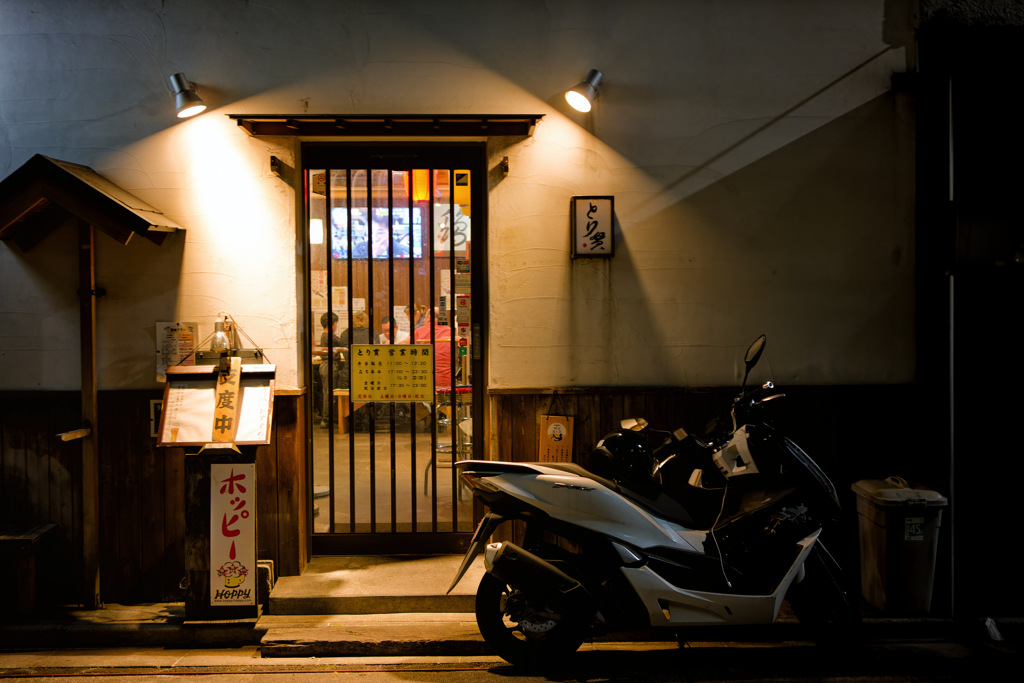 反射する夜の街518