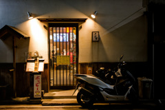 反射する夜の街518